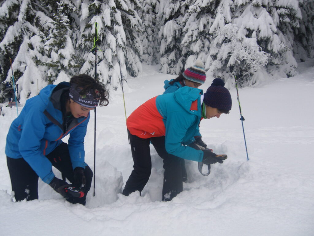 Avalanche safety training - Guides Méribel 3 Vallées